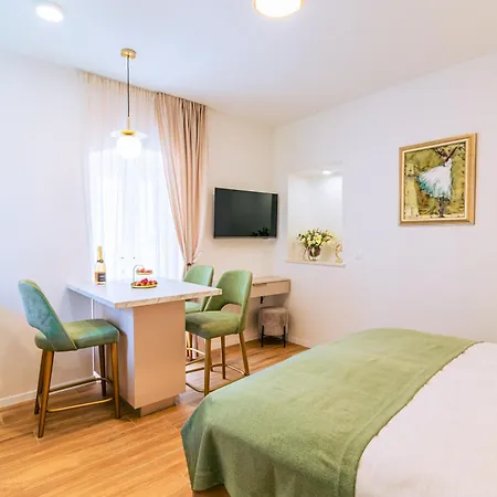 Luxury 2 Bedroom-2 Bathroom With Rooftop Terrace & Luxury App Split
