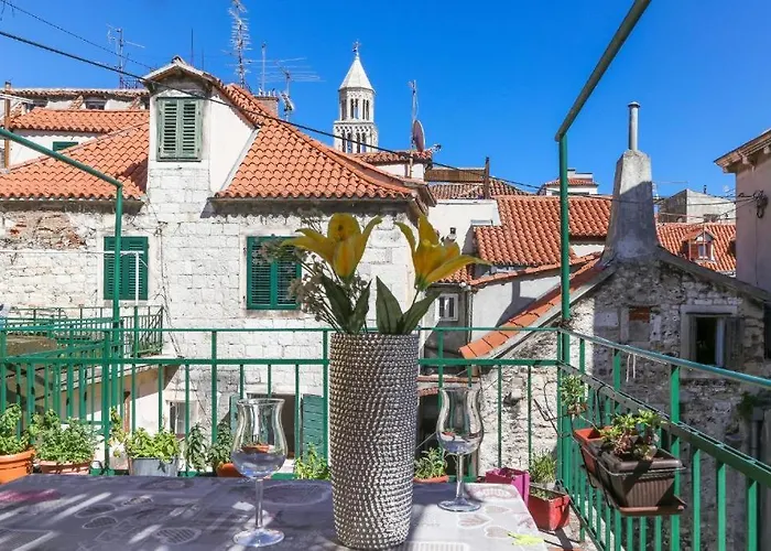 Apartment Luxury 2 Bedroom-2 Bathroom With Rooftop Terrace & Luxury App *