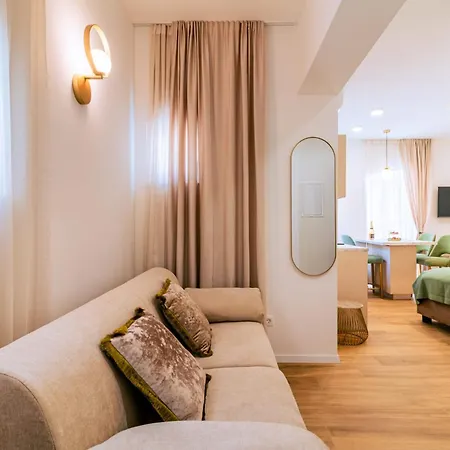 Apartment Luxury 2 Bedroom-2 Bathroom With Rooftop Terrace & Luxury App