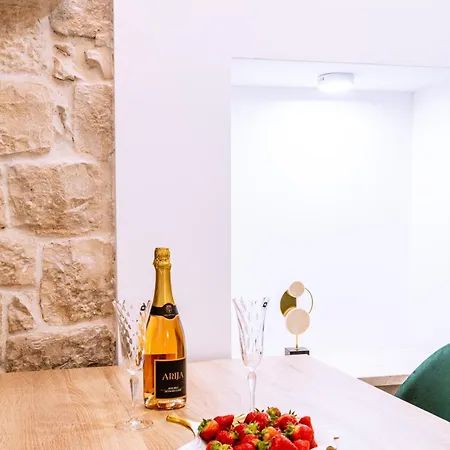 Luxury 2 Bedroom-2 Bathroom With Rooftop Terrace & Luxury App