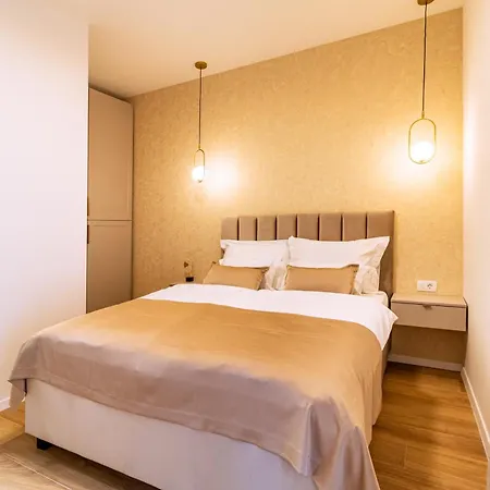 Luxury 2 Bedroom-2 Bathroom With Rooftop Terrace & Luxury App Apartment *
