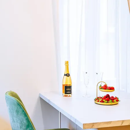 Luxury 2 Bedroom-2 Bathroom With Rooftop Terrace & Luxury App Apartment *