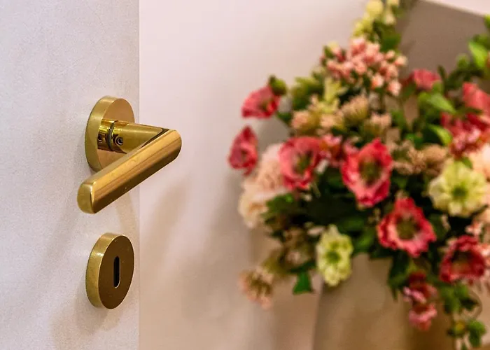 Luxury 2 Bedroom-2 Bathroom With Rooftop Terrace & Luxury App *