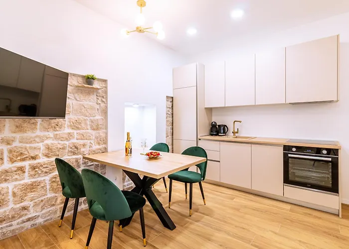 Luxury 2 Bedroom-2 Bathroom With Rooftop Terrace & Luxury App * ספליט