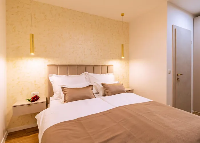 Luxury 2 Bedroom-2 Bathroom With Rooftop Terrace & Luxury App * ספליט