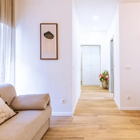 Luxury 2 Bedroom-2 Bathroom With Rooftop Terrace & Luxury App